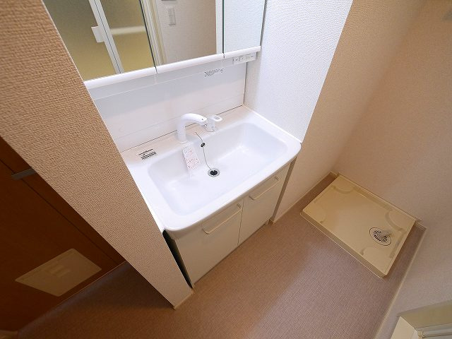 クラール北永井Ａの洗面所|ゆったりとスペースのある洗面所