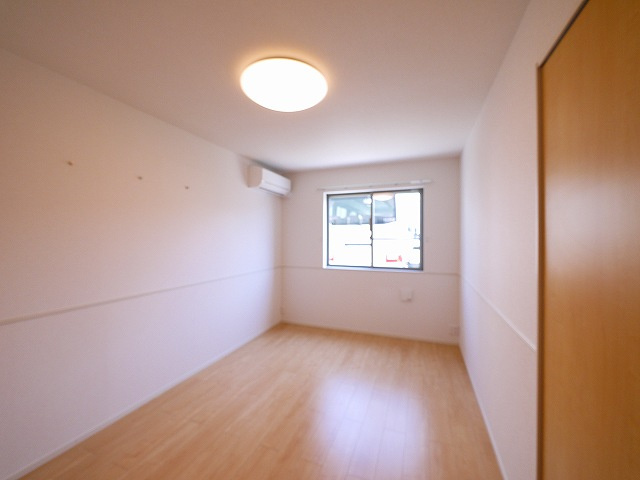 クラール北永井Ａの寝室|ゆったりした洋室です