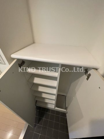 SWISS梅田東の玄関|シューズボックスです
外観もきれいです