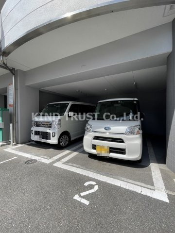 プライムコートの駐車場