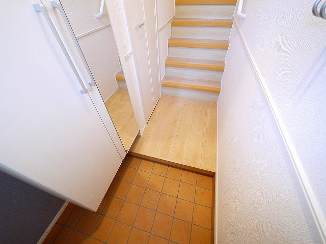 クラール北永井Ａの玄関|収納もある玄関です