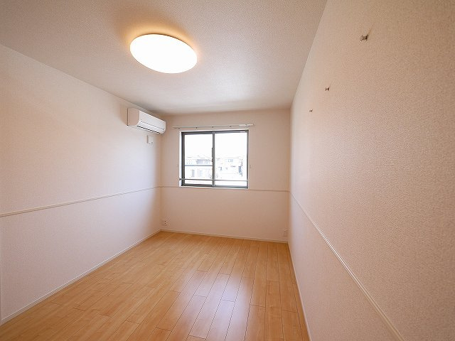 クラール北永井Ａの寝室|広々とした洋室です