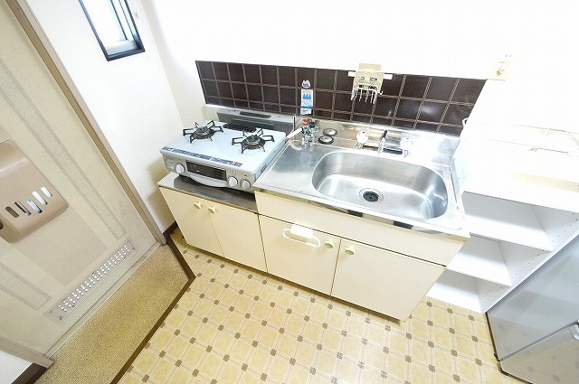 メゾン押上のキッチン|コンパクトなキッチンで掃除もラクラク