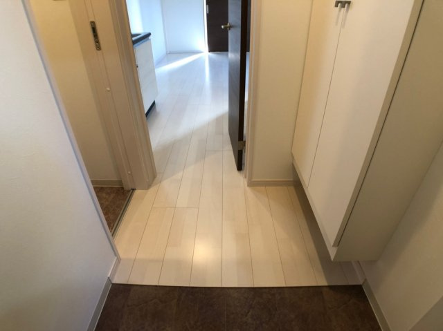 Fasecia小若江の玄関