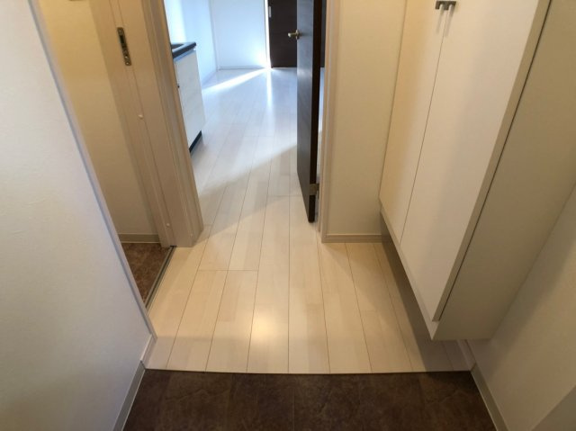 Fasecia小若江の玄関