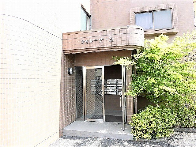 シャレーナ・Sのエントランス
