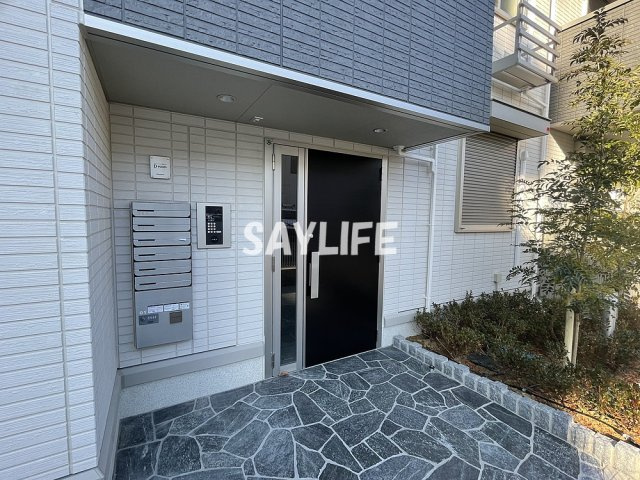 ラ・メェール鶴見のエントランス