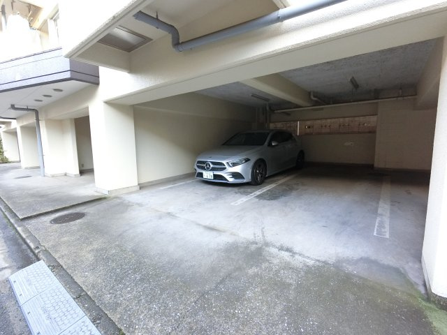 【駐車場】 | 駐車場屋根付きです