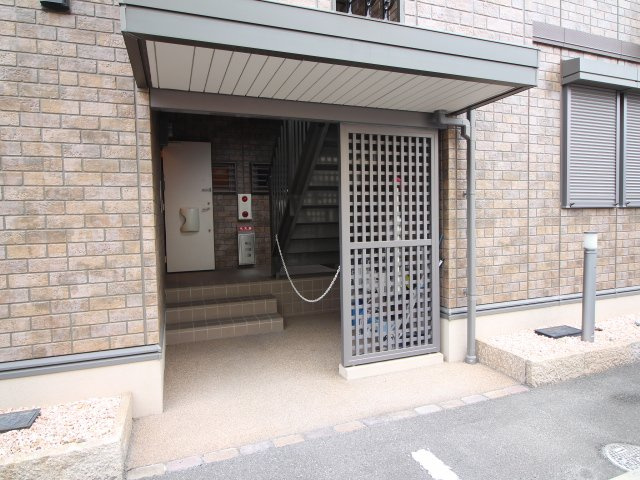 グランドール今里のエントランス