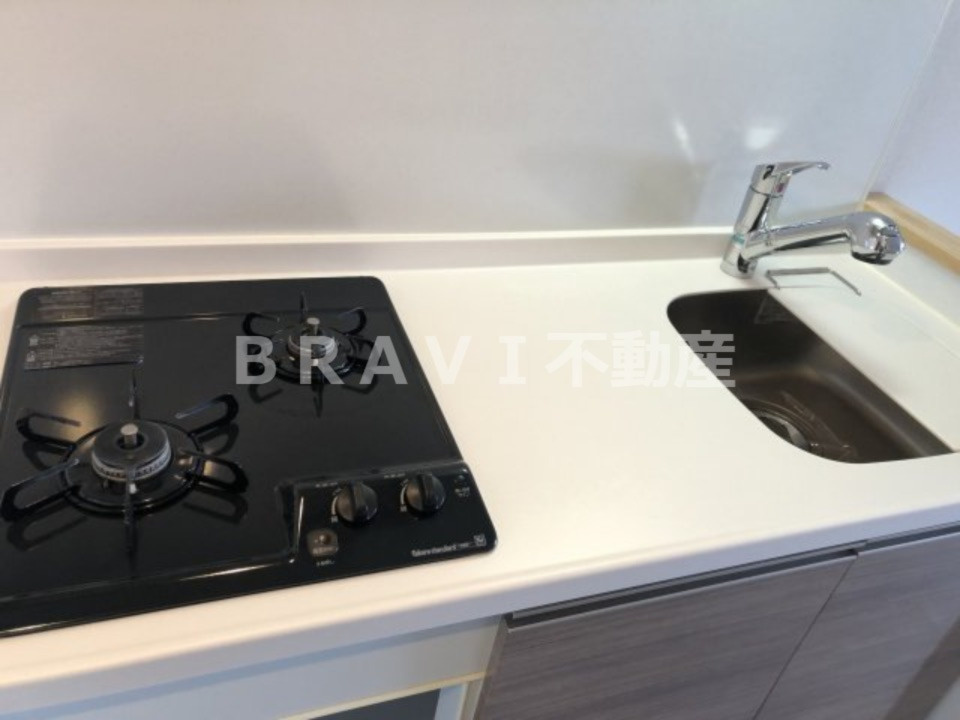 レオンコンフォート本町東Ⅲ　BRAVI不動産のキッチン|【レオンコンフォート本町東Ⅲ】コンパクトなキッチンで掃除もラクラク