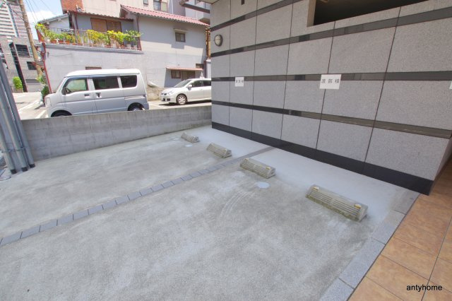 アルビオン西梅田　仲介手数料無料の駐車場
