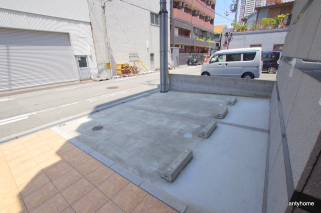 アルビオン西梅田　仲介手数料無料の駐車場