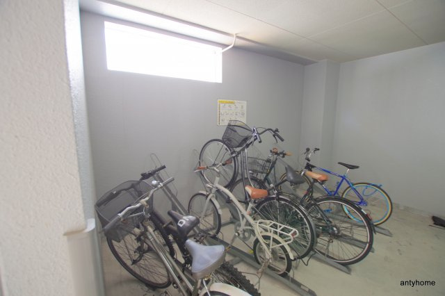 アルビオン西梅田　仲介手数料無料の駐車場