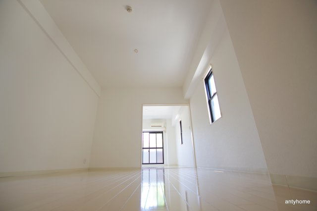 アルビオン西梅田　仲介手数料無料の居間・リビング