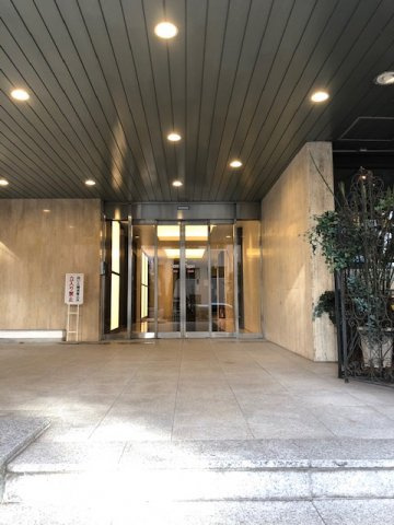 渋谷区広尾１丁目の事務所のエントランス