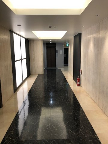 渋谷区広尾１丁目の事務所のエントランス