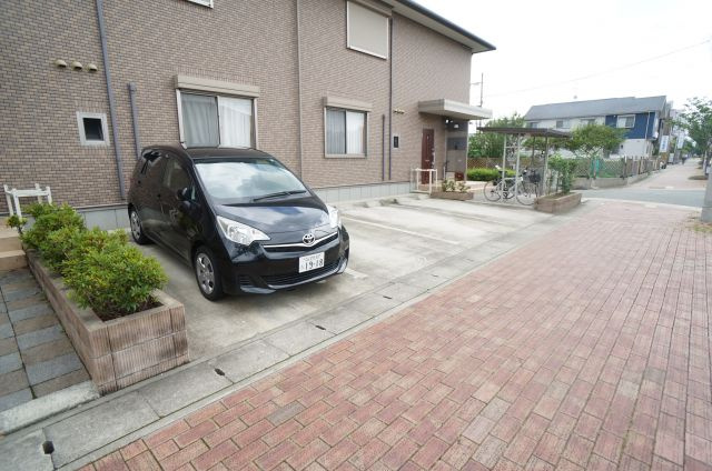 プランドール鴻池の駐車場