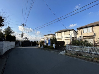 【前面道路含む現地写真】