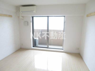 【居間・リビング】 | レガーロ布施（布施賃貸） | 洋室です