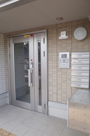 ポラリスのエントランス|オートロック玄関