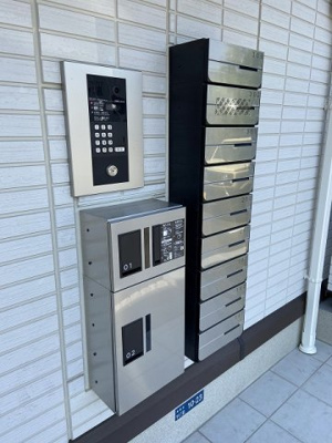 【その他共用部分】 | オルタンシア | 共用エントランスには宅配BOXがあるので荷物の受け取りもスムーズに♪再配達の手間がかからないのが魅力☆
