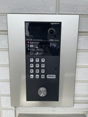 【エントランス】 | オルタンシア | 共用エントランスは不審者の侵入を未然に防ぐオートロック付き！防犯対策充実しています◎