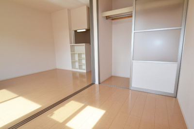 【洋室】 | ヴィラドエルⅢ