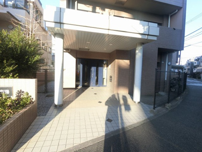 【エントランス】 | リブゼ鶴見市場 | エントランス部分です。