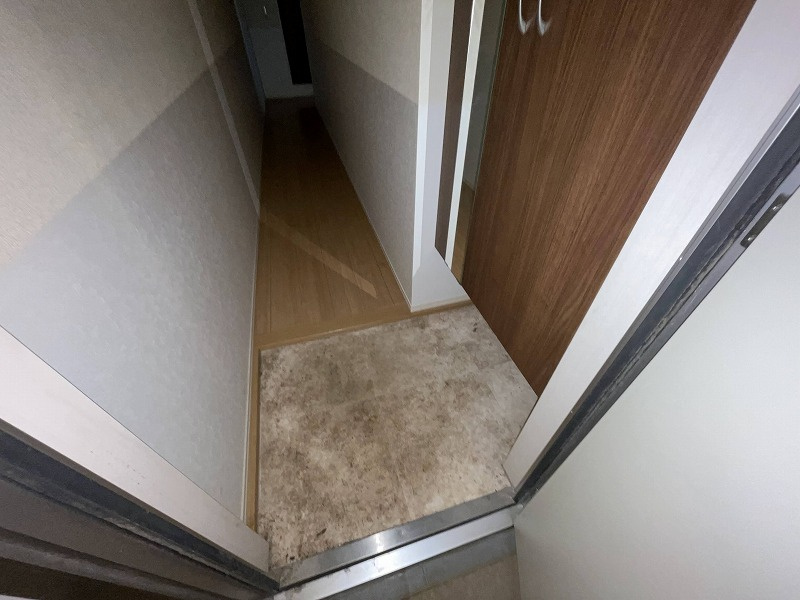 サンスクミの玄関