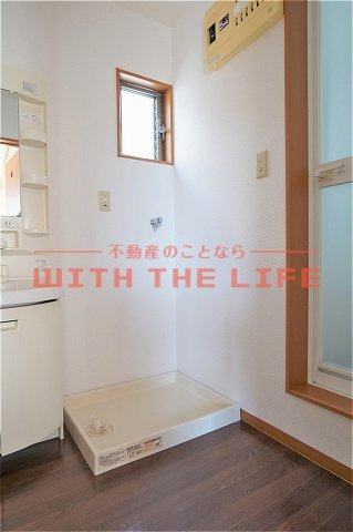 テラスハウス青木【キャッシュバック対象物件】の洗面所|忙しい朝には欠かせない洗面所です