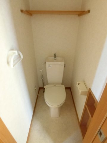 キャパシティハウスAのトイレ|暖房便座となります。