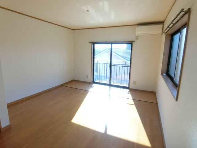 キャパシティハウスAの居間・リビング|こちらのリビングで趣味の時間をお楽しみください