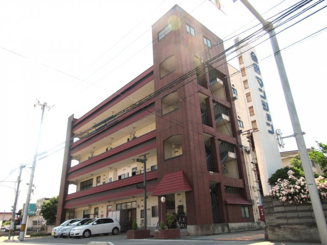 会田マンションの外観