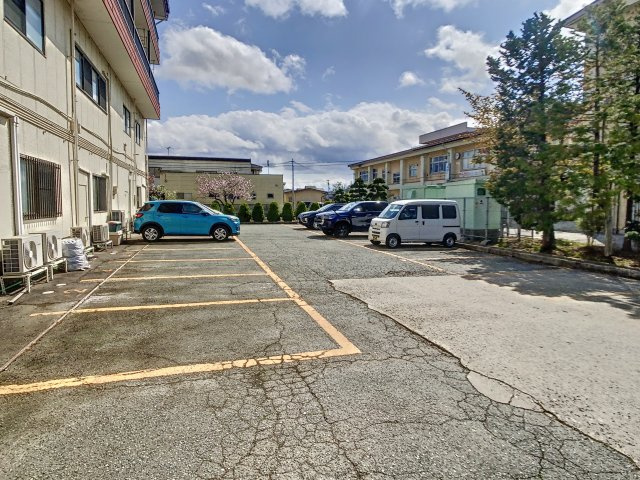 会田マンションの駐車場