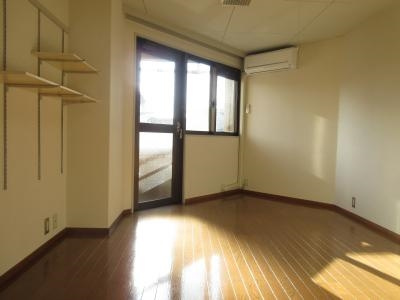 ハイツウエストロードの居間・リビング|洋室