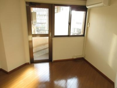 ハイツウエストロードの居間・リビング|洋室