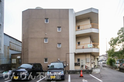 【駐車場】 | 吉野マンション | 駐車場があるので、車を買う予定の方も安心です