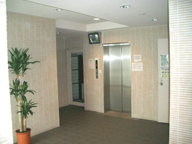 大阪市中央区松屋町住吉の賃貸マンションのエントランス