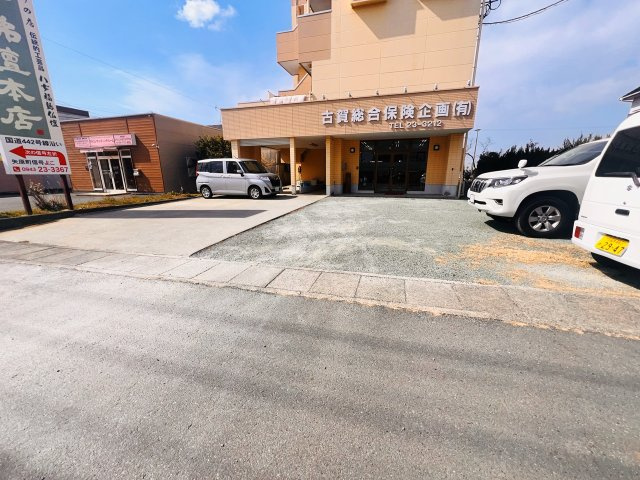 古賀ビルの駐車場
