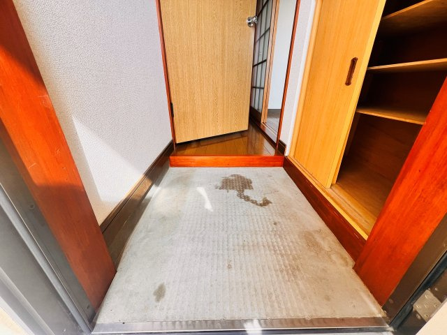 古賀ビルの玄関