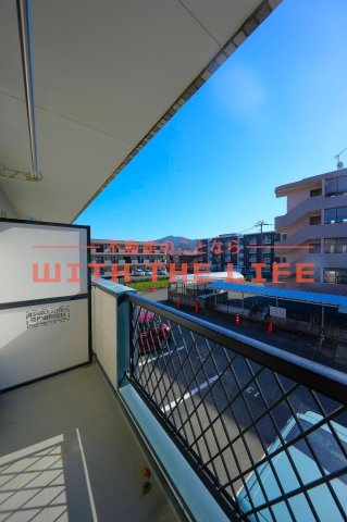 コンフォールⅢ【キャッシュバック賃貸】のバルコニー|開放的で明るい空間を演出してくれるバルコニーです