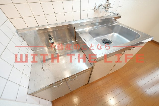 コンフォールⅢ【キャッシュバック賃貸】のキッチン|コンパクトなキッチンで掃除もラクラク