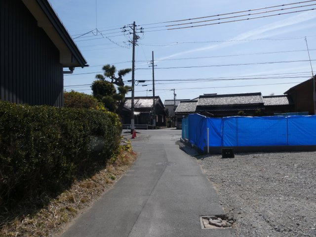 高浜市神明町21-1期　2号棟の前面道路含む現地写真|高浜市神明町21-1期新築分譲住宅前面道路写真です。北東側約2.8～3.5ｍ