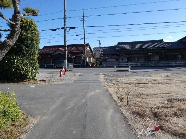 高浜市神明町21-1期　2号棟の前面道路含む現地写真|高浜市神明町21-1期新築分譲住宅前面道路写真です。北東側約2.8～3.5ｍ