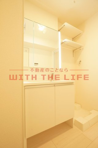 グランツベータ【キャッシュバック対象】の独立洗面台|独立洗面台、小物を置くことができて便利です