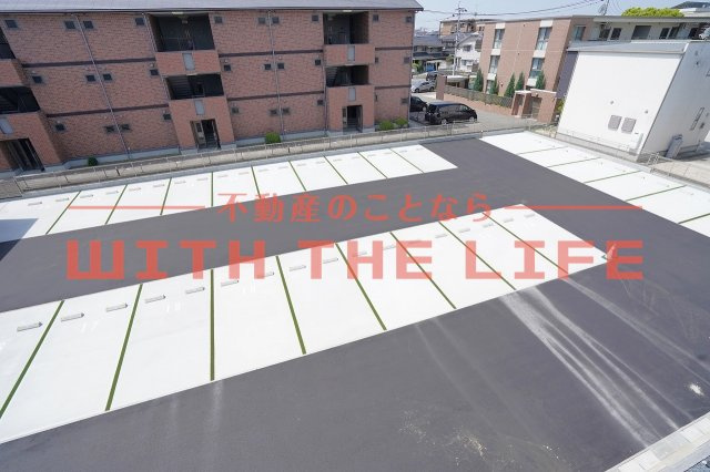 グランツベータ【キャッシュバック対象】の駐車場|駐車場があるので、車を買う予定の方も安心です