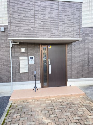 Side Three A棟のエントランス
