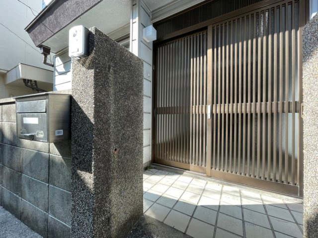 上高丸３丁目戸建のエントランス