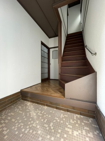 上高丸３丁目戸建の玄関