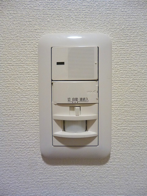 COMFORIA上野入谷の設備|コンフォリア上野入谷の人感センサー付玄関ライトです